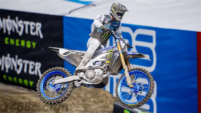 野兽越野摩托车 – 官方游戏 5 Monster Energy Supercross: The Official Videogame 5